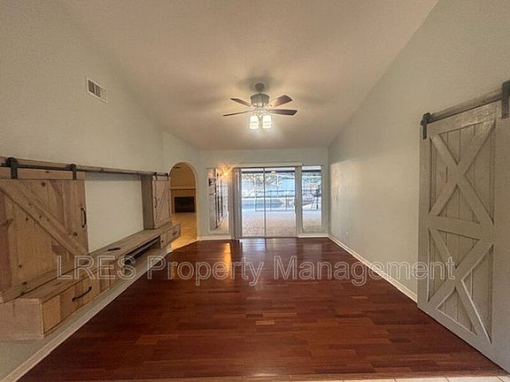 4th image of 319 Oak Leaf Cir