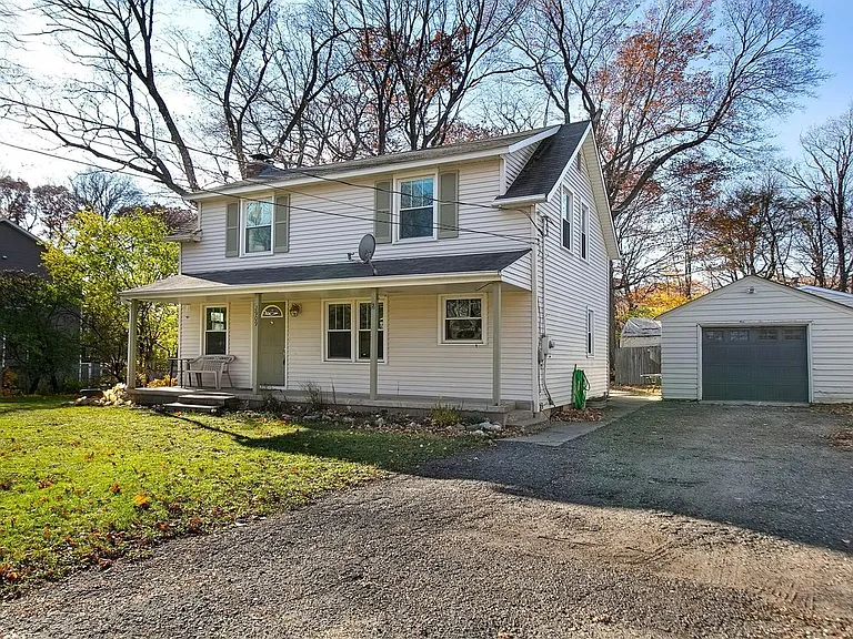2909 Meadow Ln — Photo 1