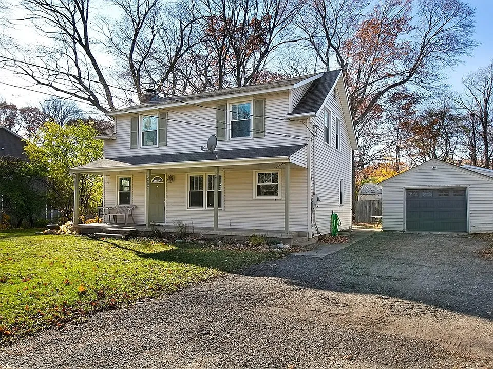 2909 Meadow Ln
