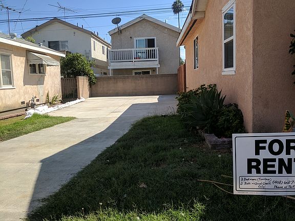 Nice neighbors. Lots of private parking spaces