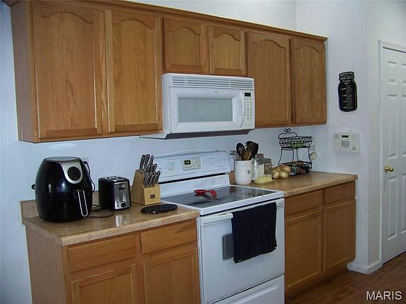 4th image of 21053 Larson Rd