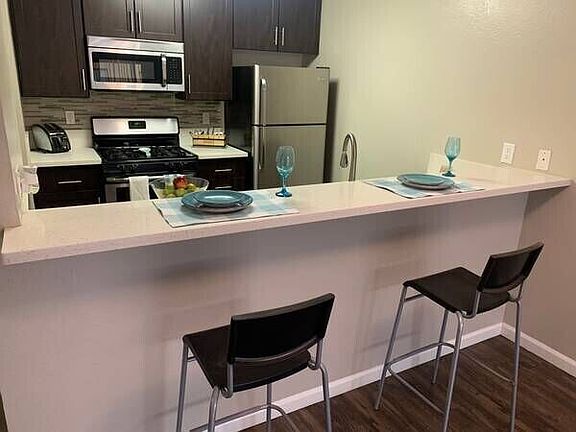 5th image of 6949 Laurel Canyon Blvd #220
