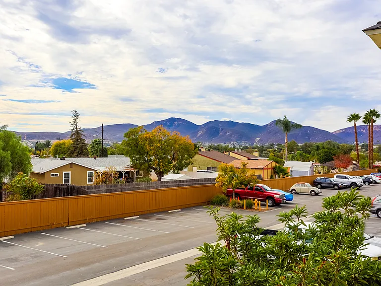 Welcome home to Lake View Park! — Photo 22