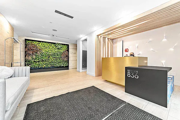 Rented by Tapiro Realty | media 1