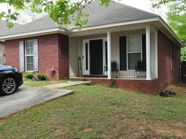 287 Thornfield Dr, Millbrook, AL 36054