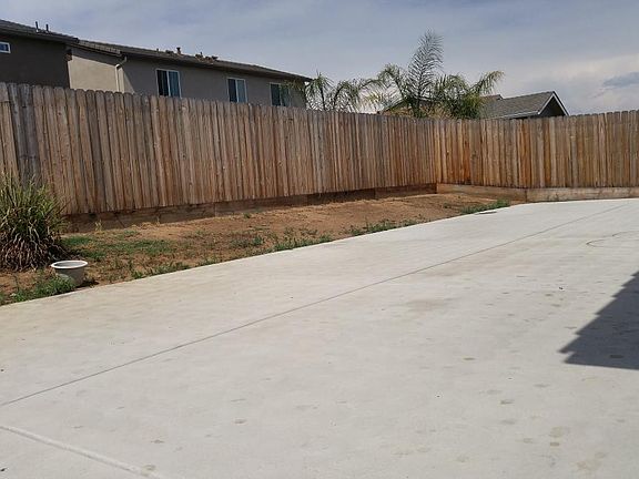 Backyard, perfect for bbqs and small get-togethers!