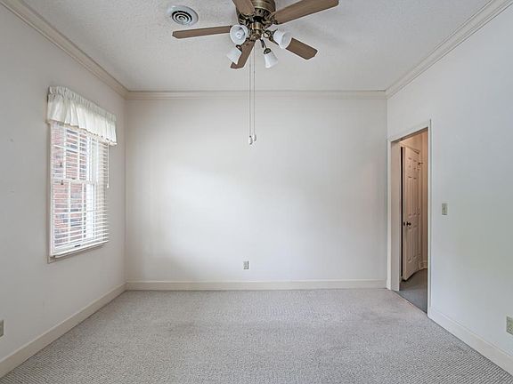 5th image of 1825 Manor Ct