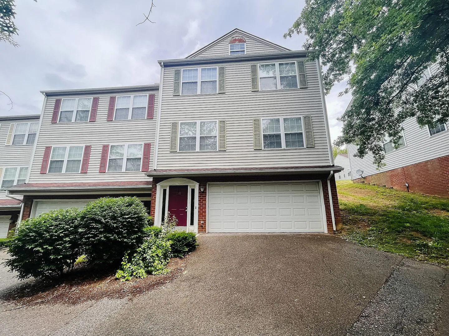 3 Bedroom 2.5 Bath Townhouse — Photo 1