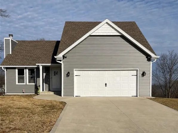 306 Lakeland Dr, Smithville, MO 64089