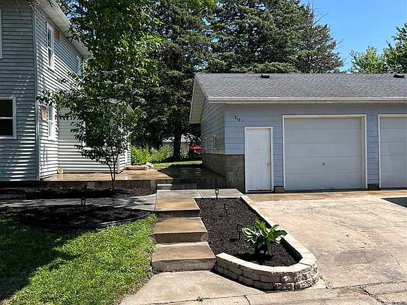 3rd image of 212 3rd Ave NE