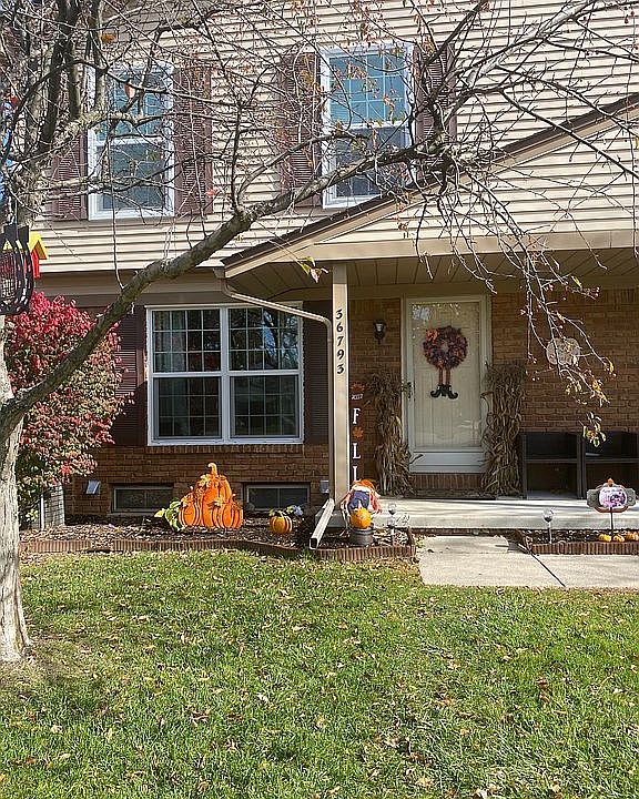1st image of 36793 Lakeview Ln