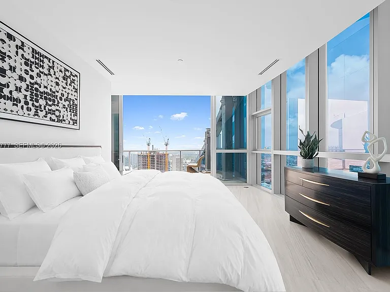 851 NE 1st Ave #Penthouse 5700 — Photo 9