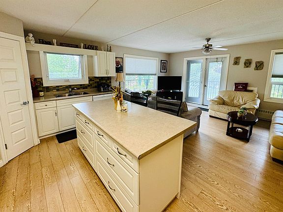 5th image of 4614A Lakeshore Dr #208