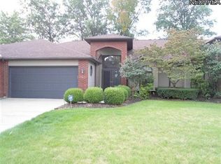 5214 Parkhurst Dr, Sheffield Village, OH 44054