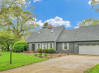 1304 Woodland Ct, Mahomet, IL 61853