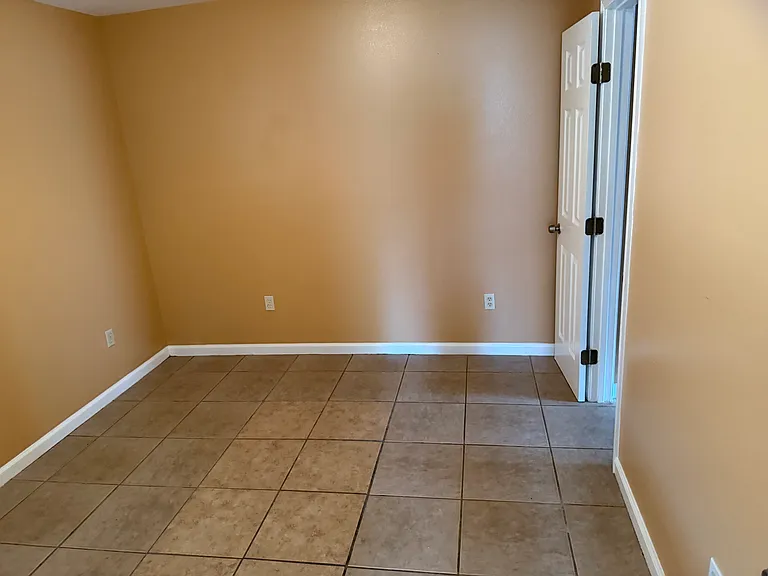 412 Dubarry St — Photo 19