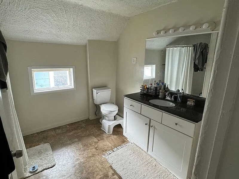 2 bed, 1.0 bath, 1036 sqft, $1,500 — Photo 3