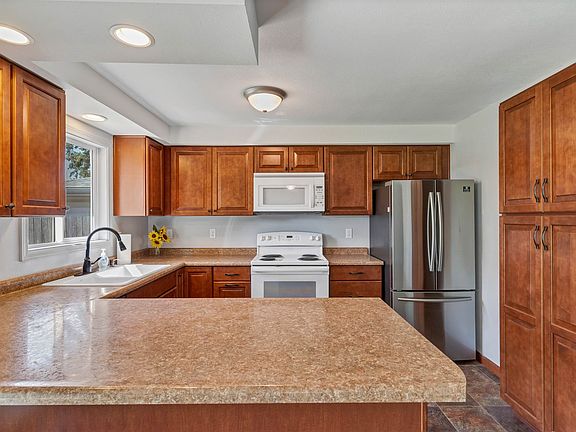 5th image of 4726 Whitman Cir NE