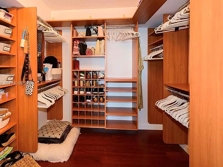 3600 Mystic Pointe Dr #718 — Photo 13