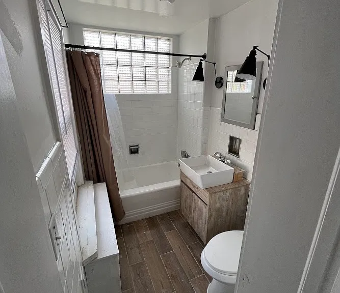 Bathroom first floor