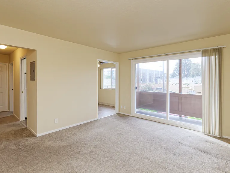 206 Chumalia St — Photo 9
