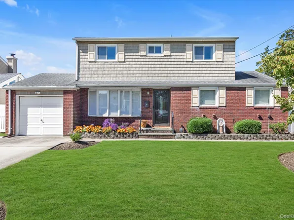 332 Eastlake Avenue, Massapequa Park, NY 11762