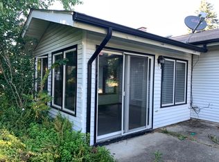907 Edgewood Dr, McHenry, IL 60051