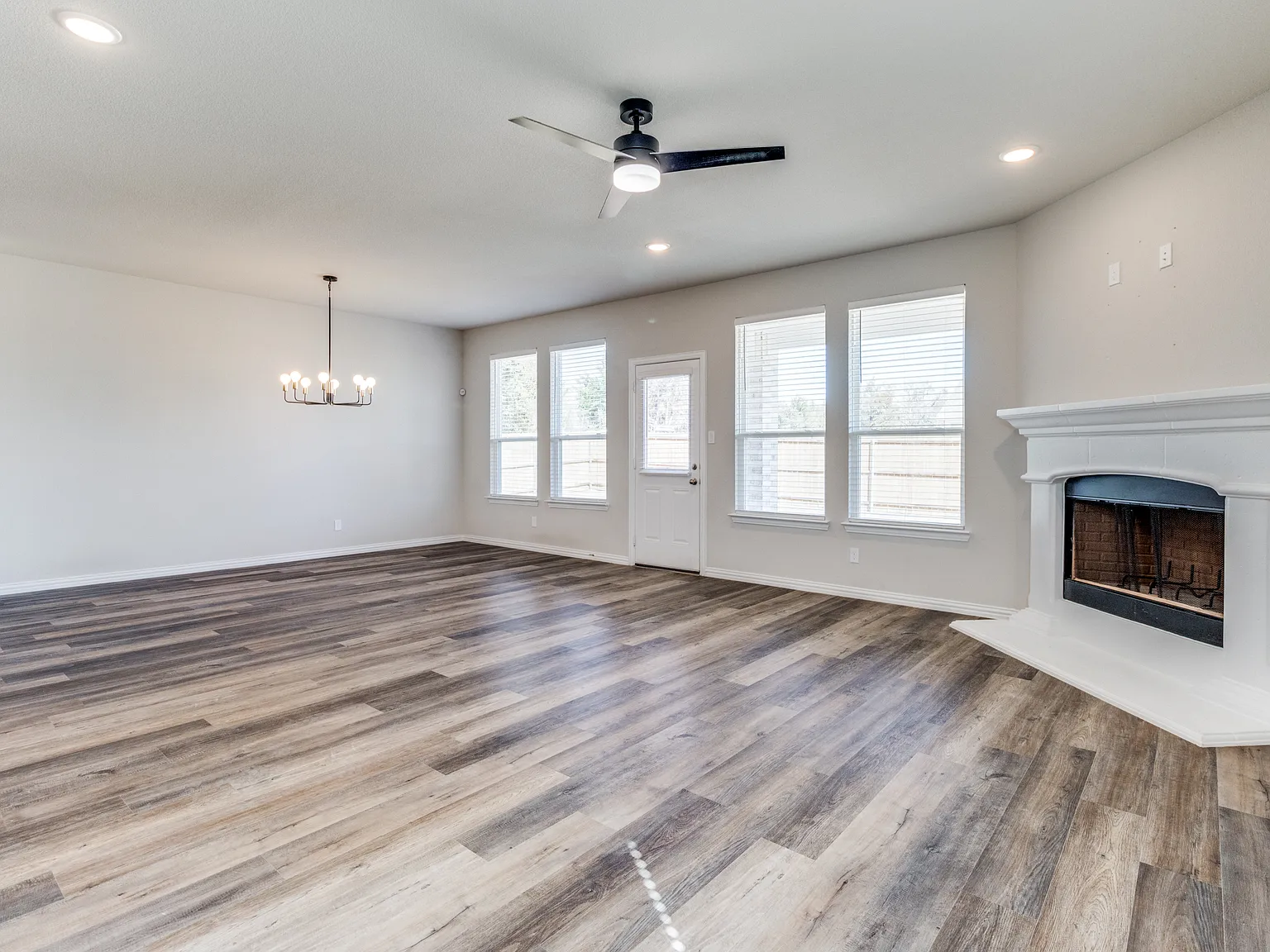 4 bed, 2698 sqft, $2,900 — Photo 3