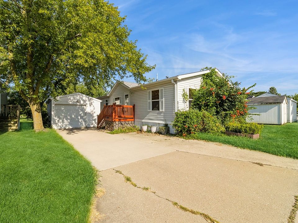 1st image of 2120 SE Four Seasons Dr