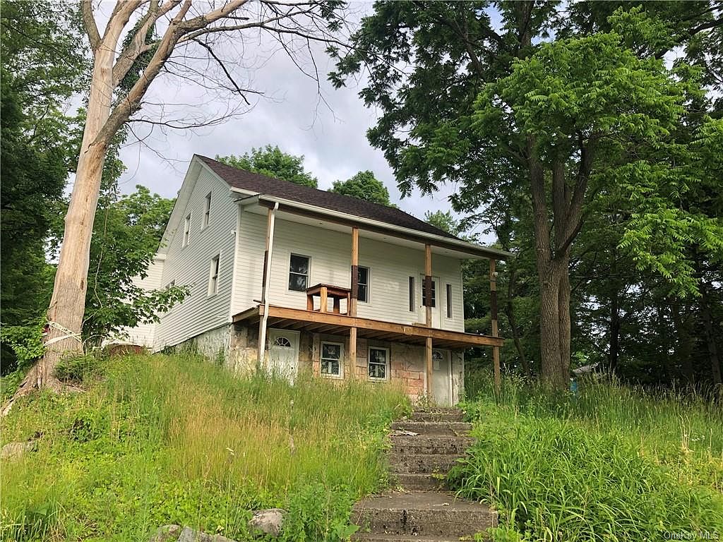 4 Winchell Dr, Rock Tavern, NY 12575 | Zillow