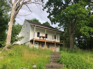 4 Winchell Dr, Rock Tavern, NY 12575