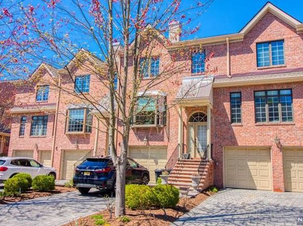 4 Stonebrook Ct