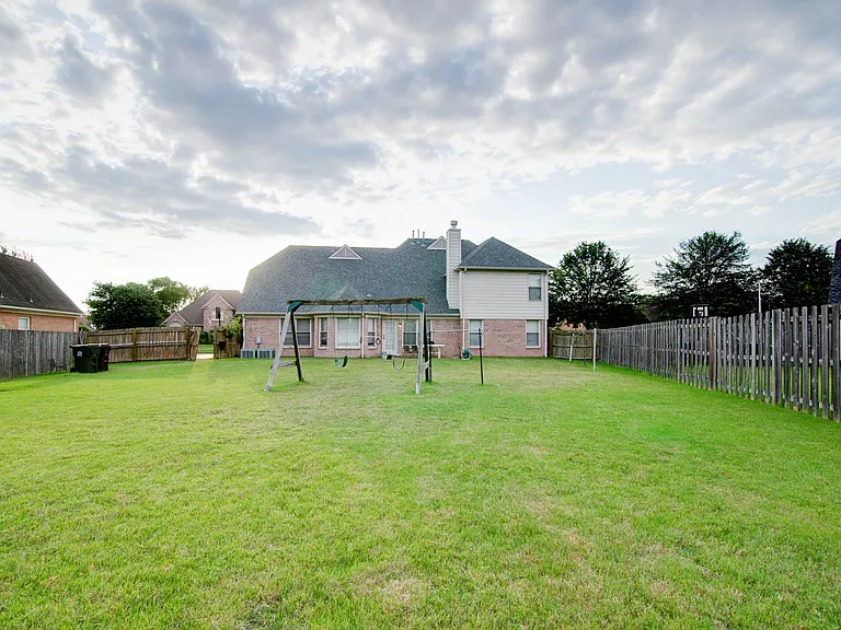1330 Riding Brook Dr — Photo 24