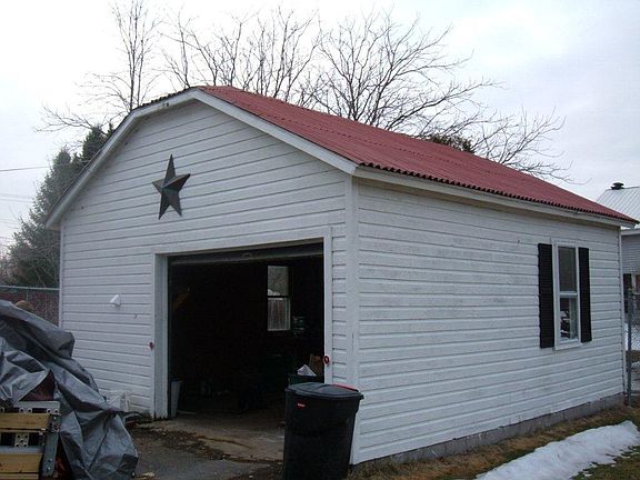 2nd image of 210 Mill St