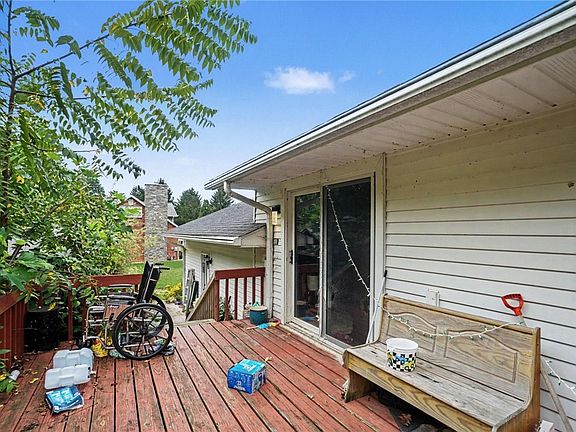 4th image of 1364 Maple Ave
