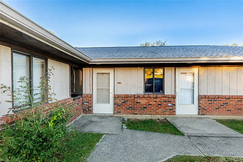 2 bed, 1.0 bath, 8632 sqft, $1,150 — Photo 1
