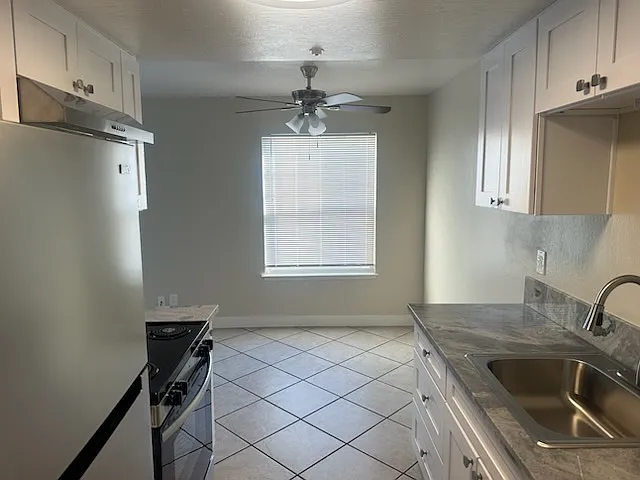 Monterey Garden Apartments — Photo 10