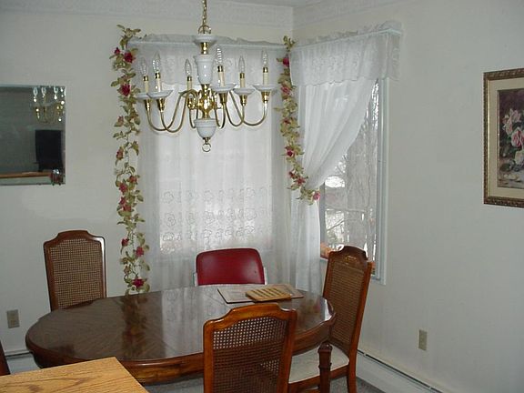 5th image of 201 Evergreen St APT 6-3A
