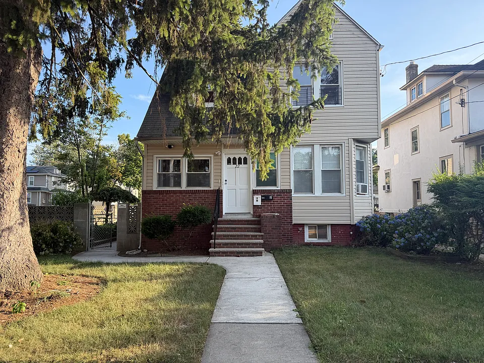 22 E Forest Ave
