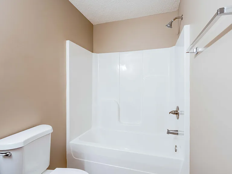 Greenbrier Apartments — Photo 56