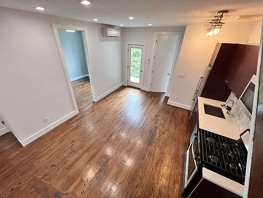 Rented by ERNY LLC | media 15