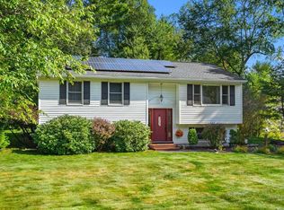 11 Robin Ln, Belchertown, MA 01007
