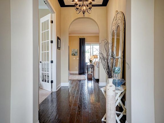 5th image of 1806 Oak Grove Ln
