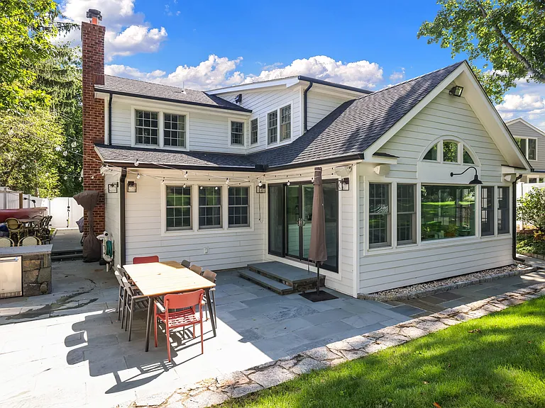 10 Loewen Ct — Photo 39