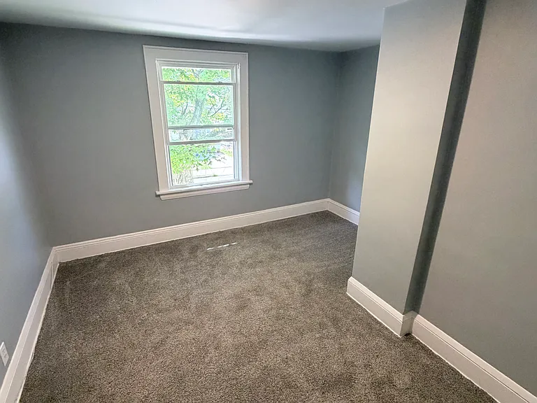 913 Dayton St — Photo 8