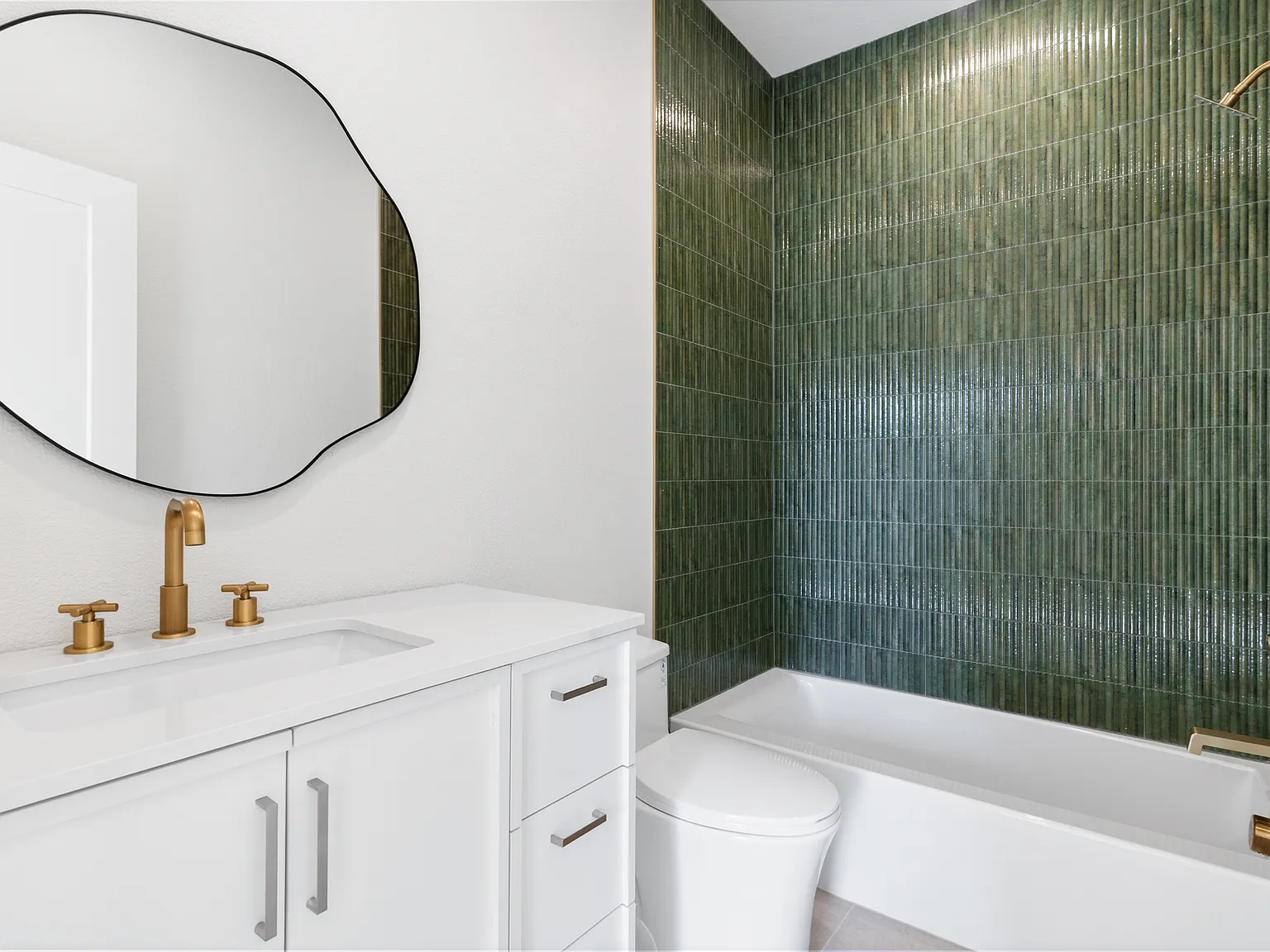 439 W 9th St — Photo 3