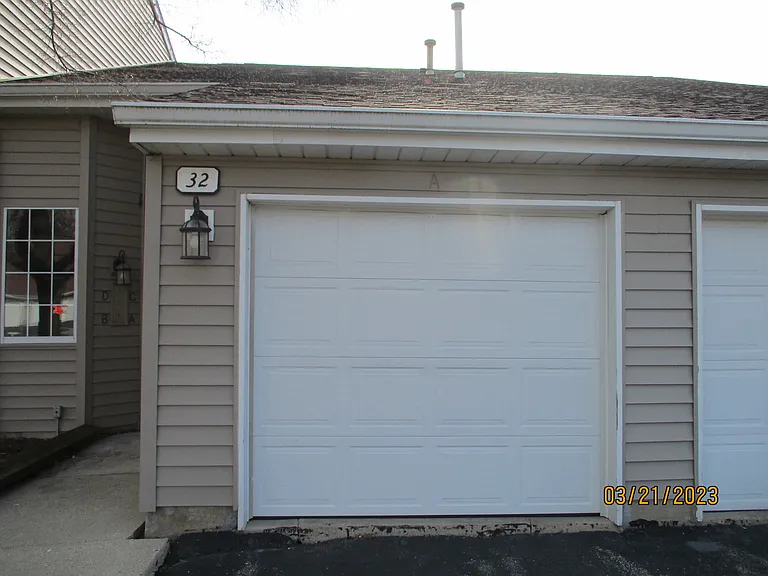 32 N Victoria Ln — Photo 3