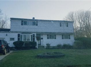 6 Glenn Ct, Brentwood, NY 11717