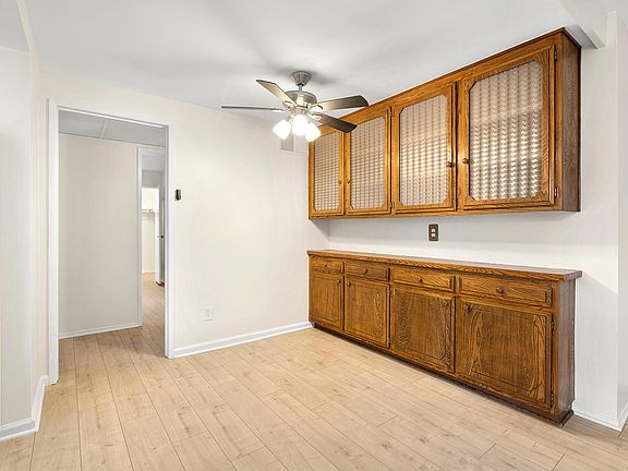 5th image of 605 N Louise St Unit 304