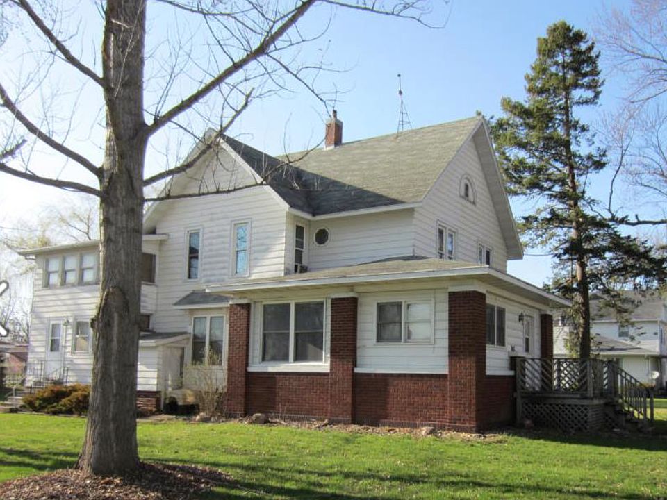 South view of house 